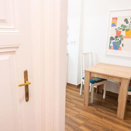 Cozy & Quiet Apartment Near Kiraly Street Free Parking, Ac, Perfect For 4 Guests! بودابست المظهر الخارجي الصورة