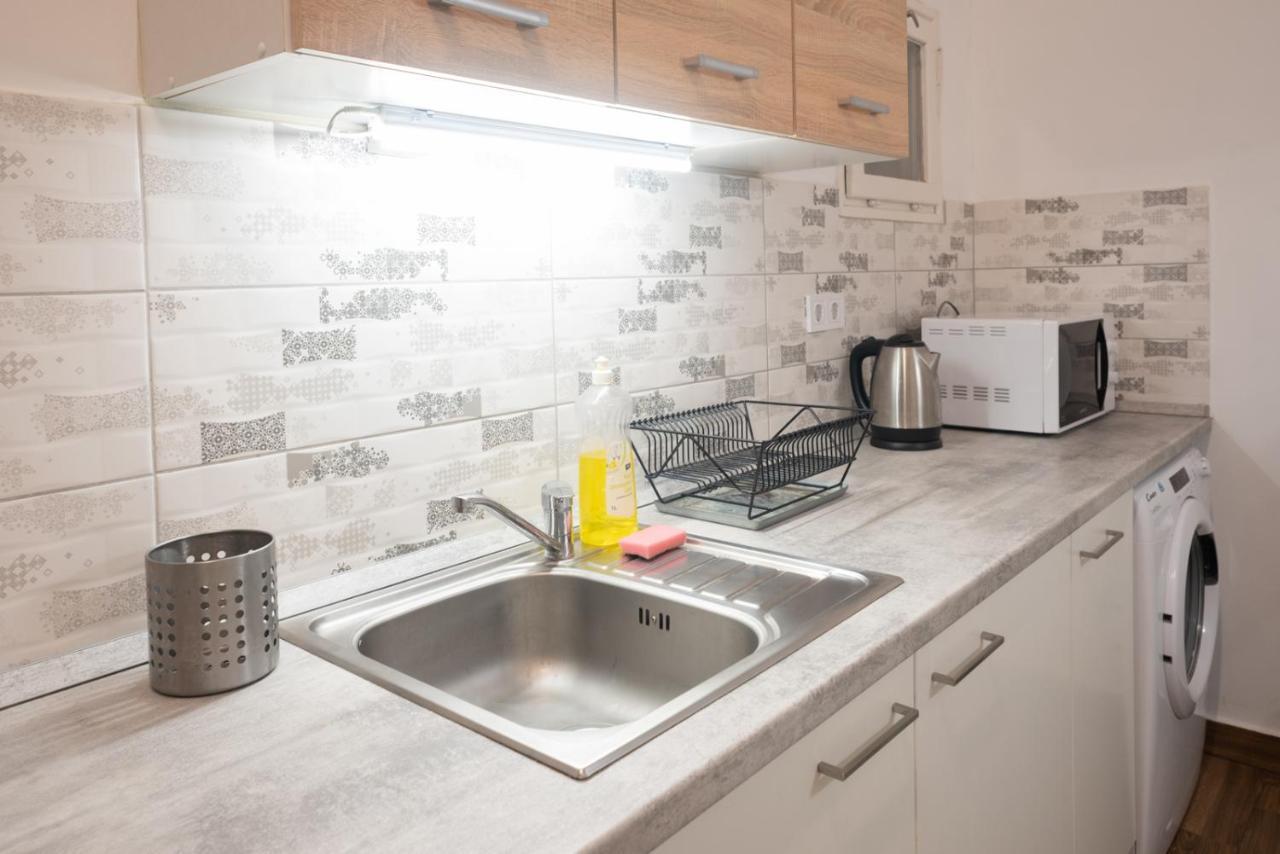 Cozy & Quiet Apartment Near Kiraly Street Free Parking, Ac, Perfect For 4 Guests! بودابست المظهر الخارجي الصورة