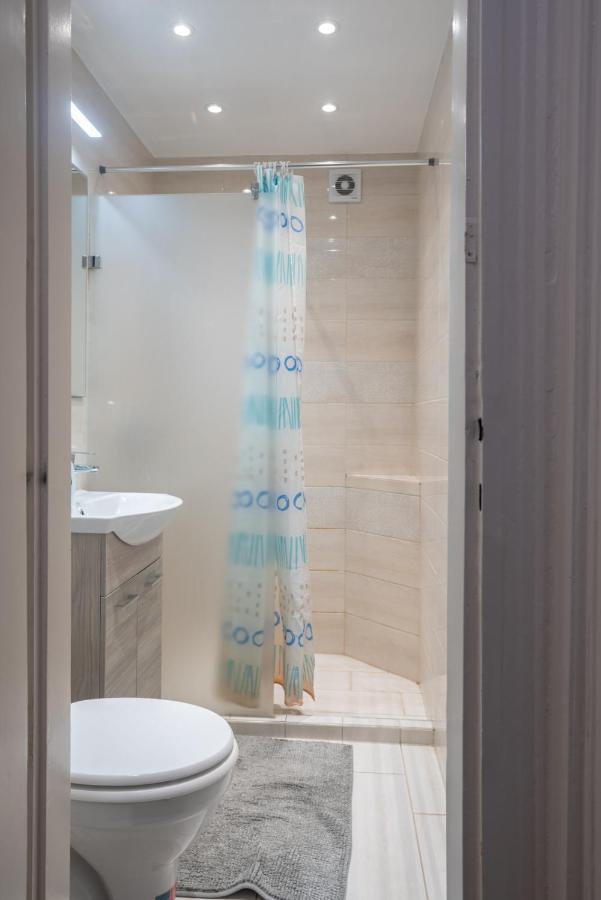 Cozy & Quiet Apartment Near Kiraly Street Free Parking, Ac, Perfect For 4 Guests! بودابست المظهر الخارجي الصورة