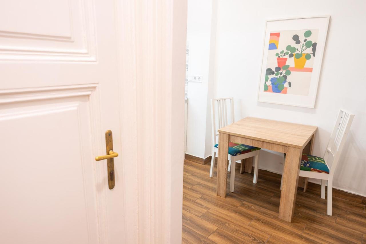 Cozy & Quiet Apartment Near Kiraly Street Free Parking, Ac, Perfect For 4 Guests! بودابست المظهر الخارجي الصورة